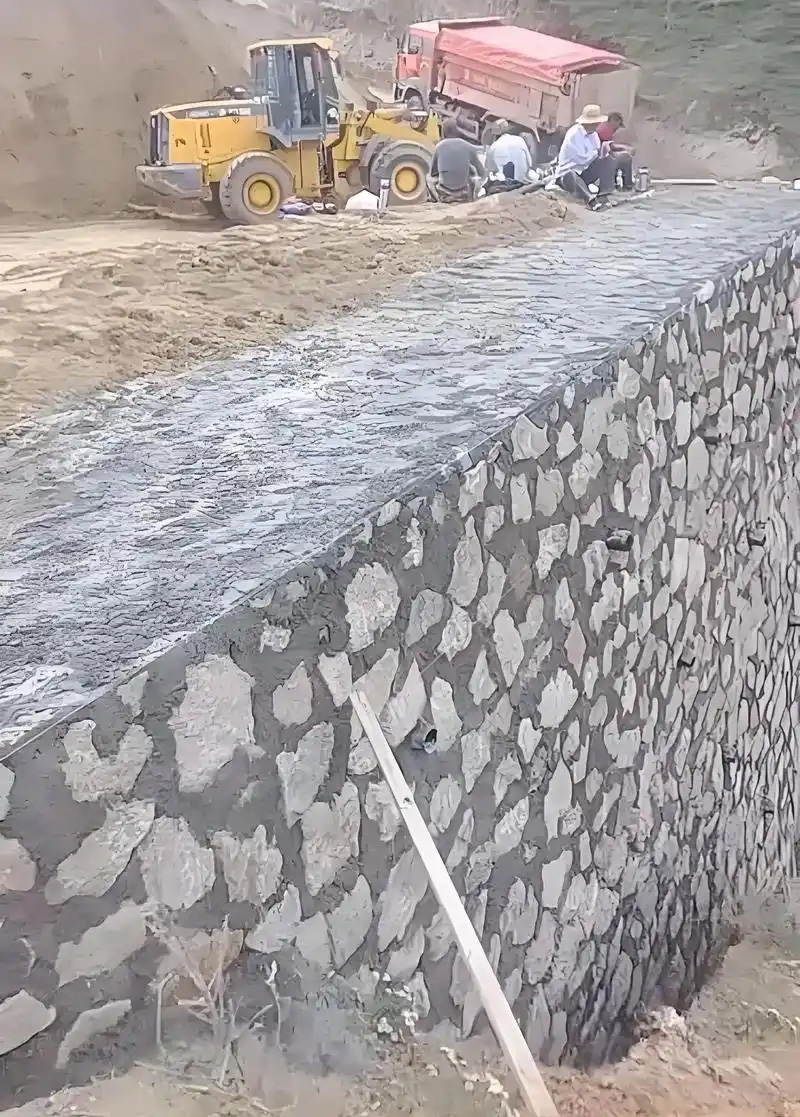 新乡卫辉边坡加固